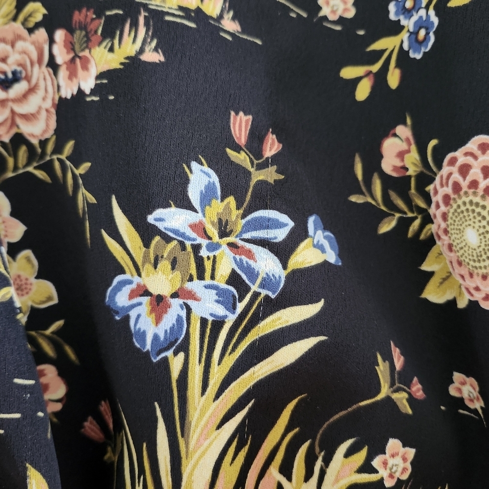 Zara Floral Black Long Puffed, Button Sleeved, Deep V, Crop Top Size Small - Picture 15 of 15